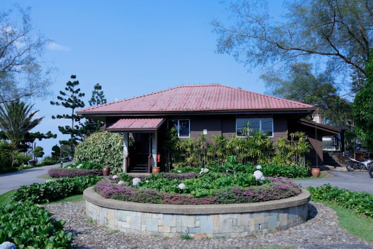 Edible Landscaping: Mixing Food and Ornamentals